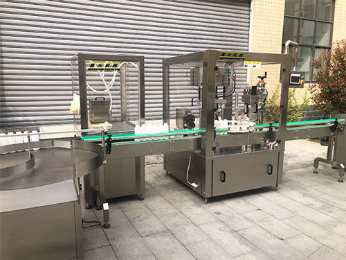 瓶裝全自動沙拉汁灌裝機實拍