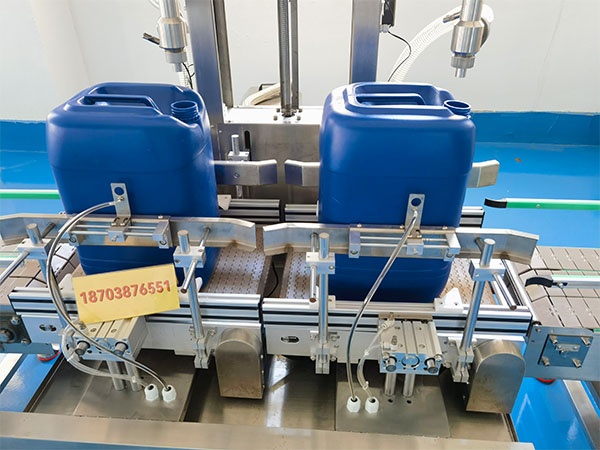 大型稱重灌裝生產(chǎn)線細(xì)節(jié)圖